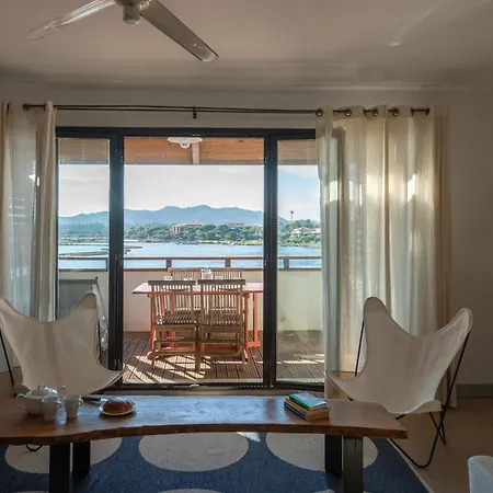 Les Salins Apartment *