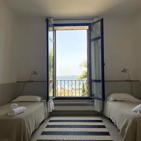 Les Salins Apartment *